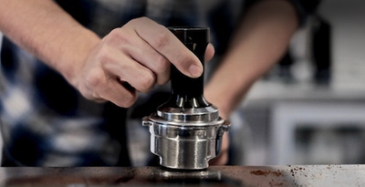 學沖咖啡 | 製作咖啡之藝術細節: Tamping(填壓)